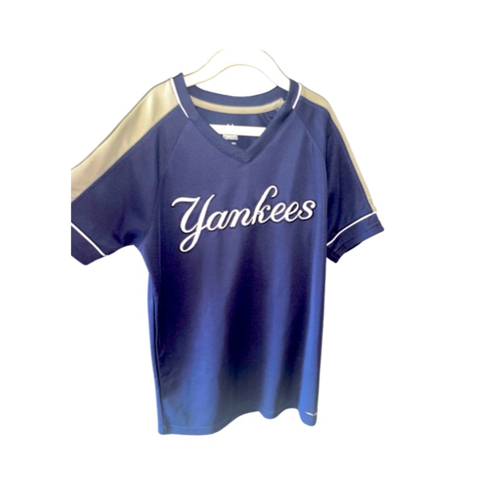 Yankee tee youth medium brand is majestic